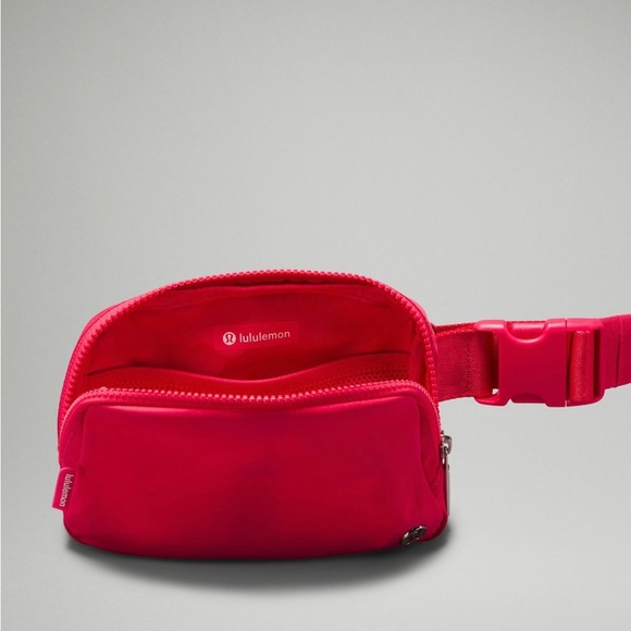 Lululemon Everywhere Belt Bag 1L Lip Gloss - Picture 2 of 7